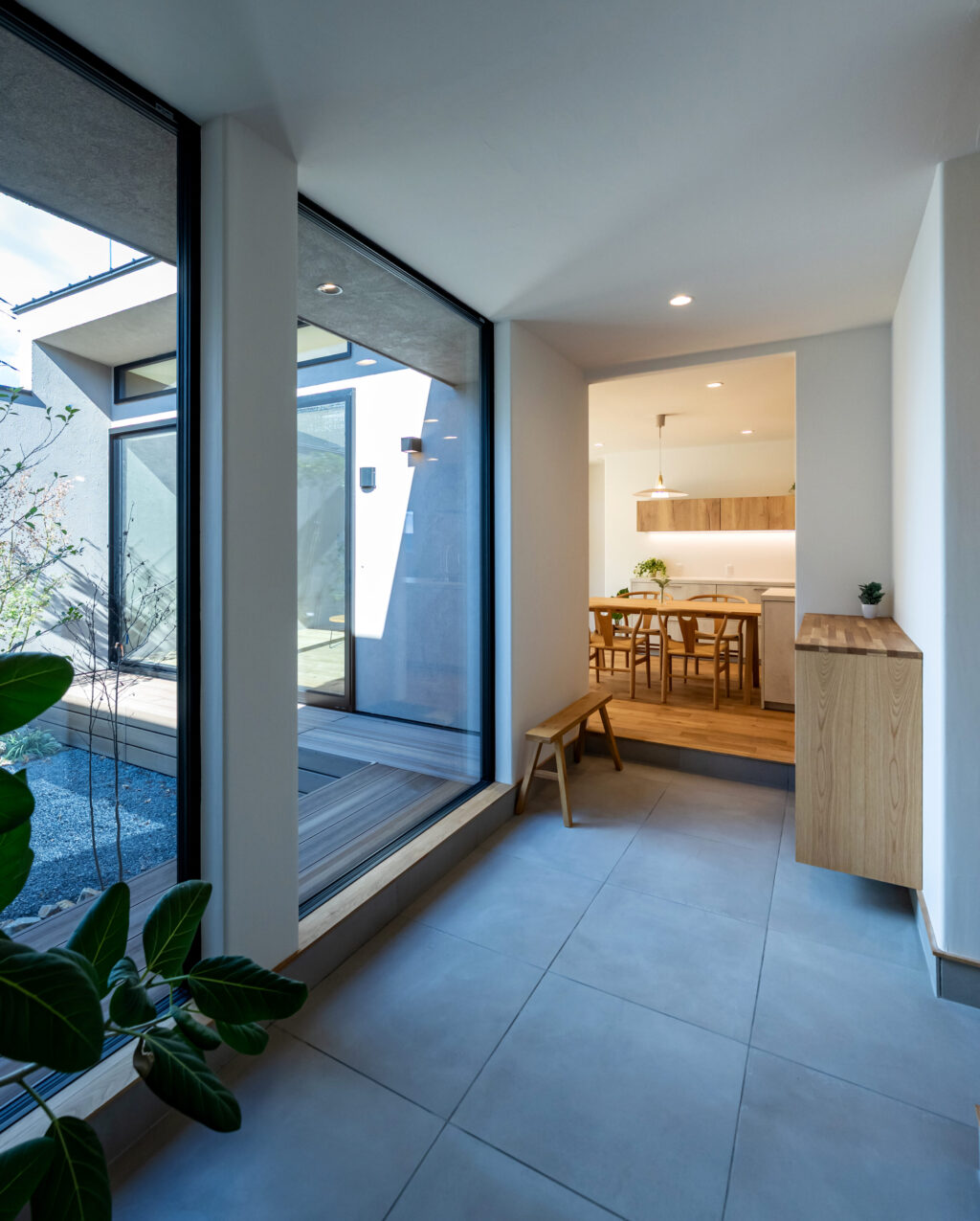 引間モデルハウス_玄関土間-2