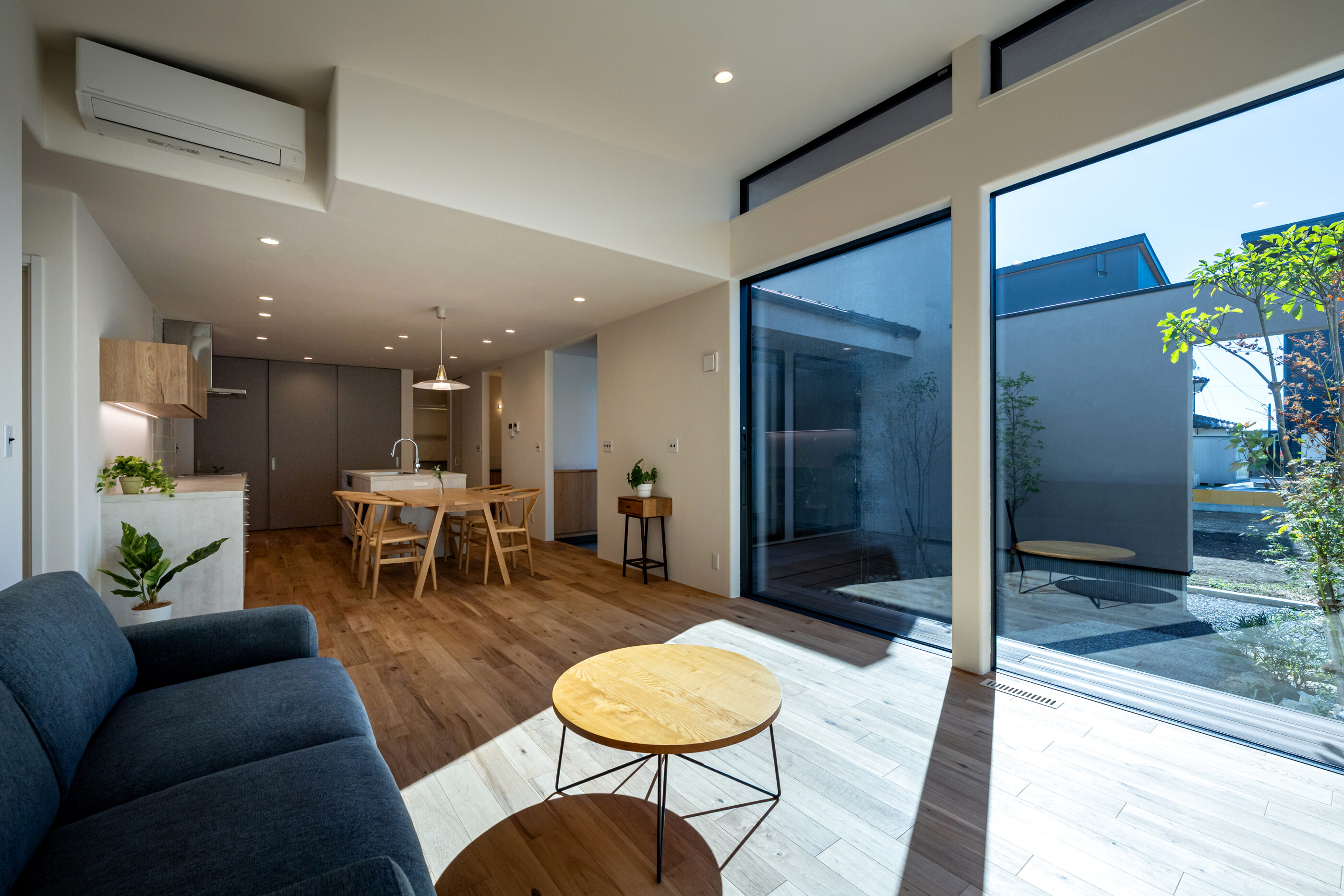 四季を愛しむ中庭のある暮らし